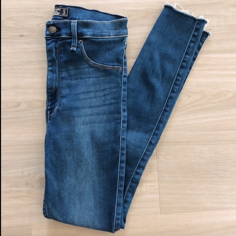 A&F Ultra High Rise Jean Legging
